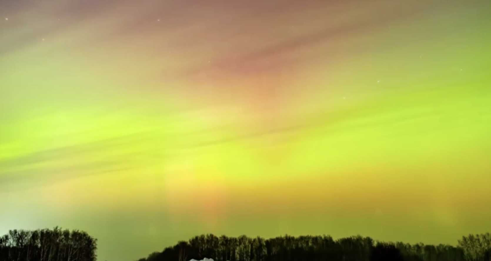 Фото Небо над Новосибирском засияло: 10 невероятных кадров полярного сияния 10